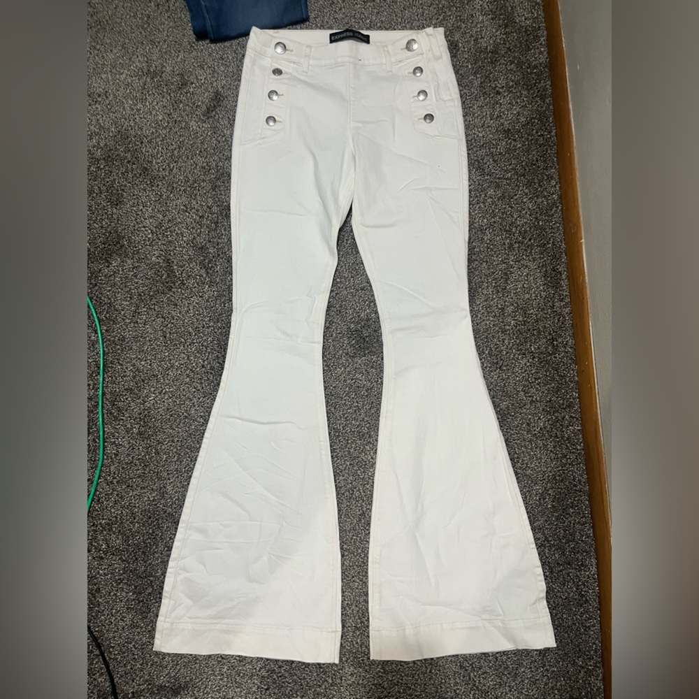 Express Bell Flare white jeans 4L